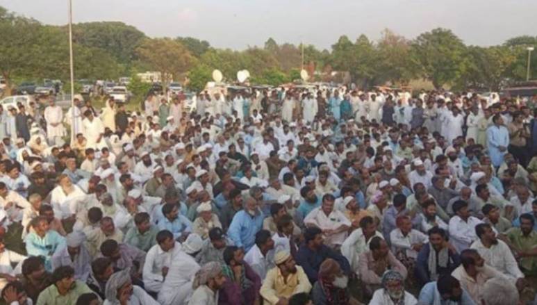 Deadlock between govt, protesting farmers persists for fifth day