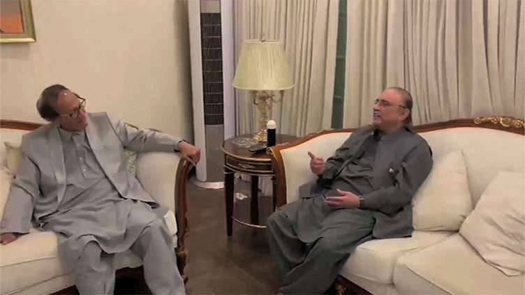 Shujat contacts Zardari to appoint Tariq Hasan in Sindh Govt 