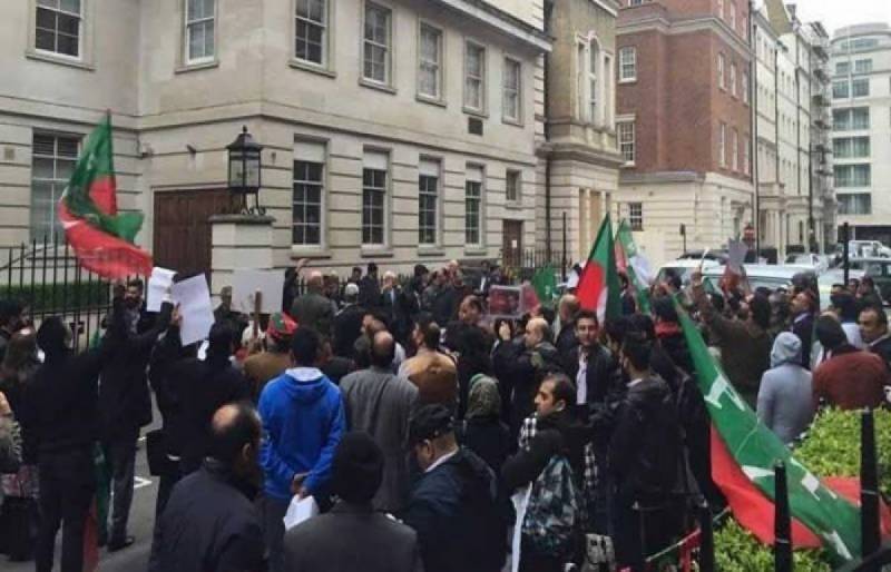 PTI London protests outside Avenfield flats