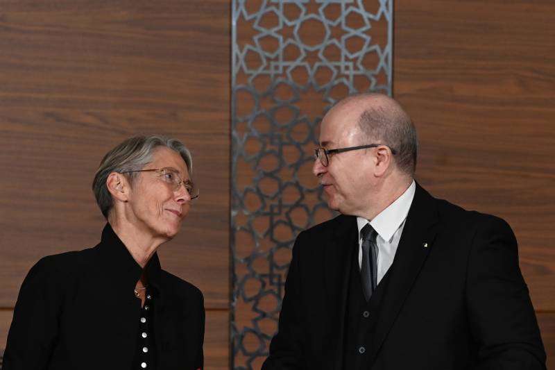 French Prime Minister Elisabeth Borne speaks with Algerian Prime Minister Aymen Benabderrahmane prior to deliver a joint statement in Algiers. AFP