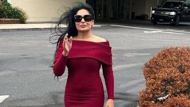 Meera goes West as her bold pictures set internet on fire