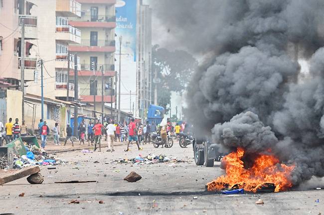 Violent clashes in Guinea anti-junta protest