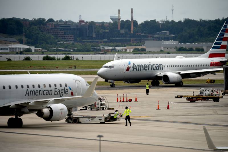 US airlines cheer travel boost from shift to hybrid work