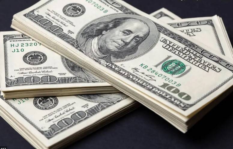 US dollar consolidates position against Pakistani rupee; up by 82 paisas