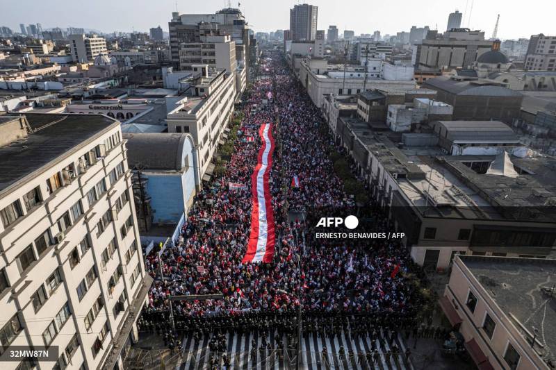 People opposing the government of Peruvian President Pedro Castillo hold a demonstration to demand his resignation in Lima, on November 5, 2022. AFP 