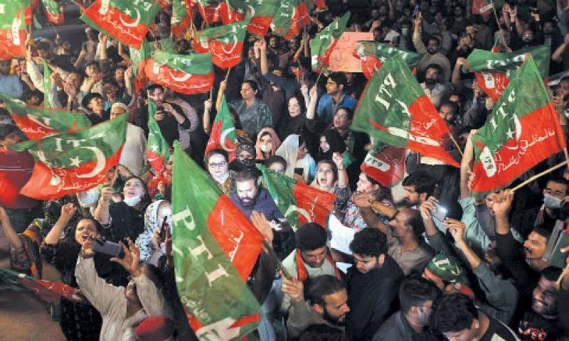 PTI protesters beat youth for sloganeering against Imran Khan