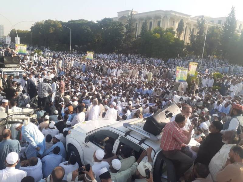 Protesting civil servants banned to go beyond Parliament House