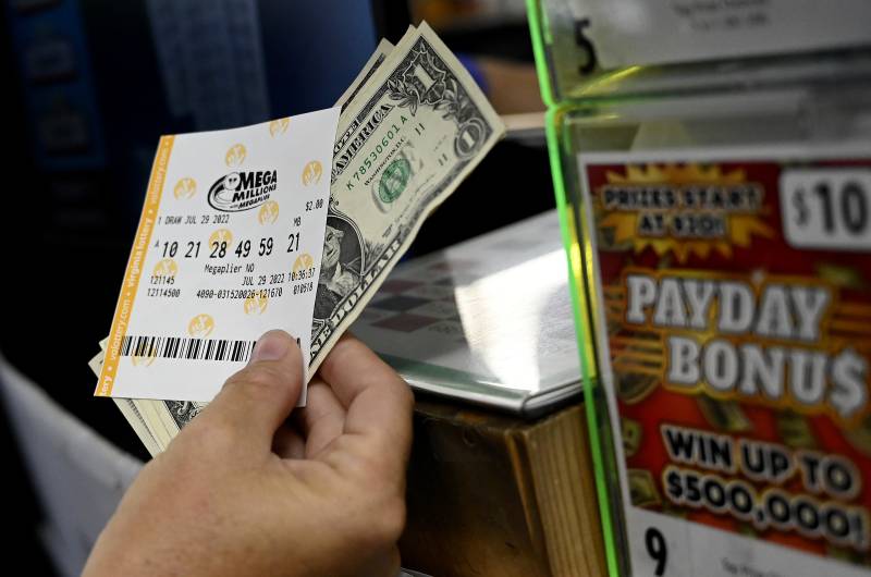 US lottery draw for record $1.9b jackpot delayed