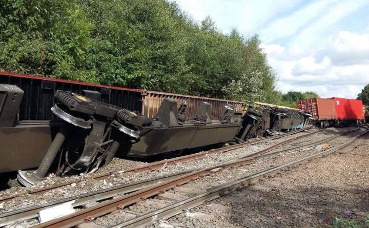 Freight train derails near Rohri