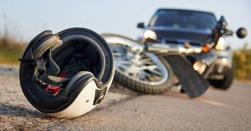 3 youths died after motorcycle collides with divider 