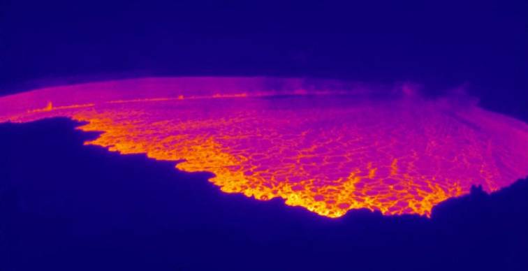  Hawaii volcano, world's largest, erupts for first time in decades