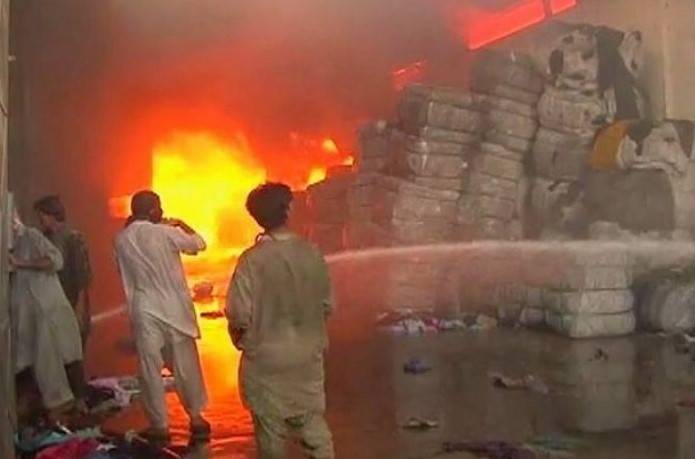 Fire engulfs warehouse in Karachi