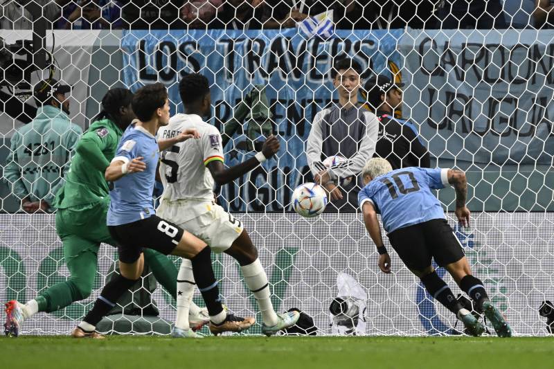 Suarez heroics not enough as Uruguay and Ghana both exit World Cup