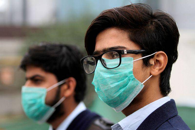 Lahore shrouded in smog, experts urge citizens to use masks