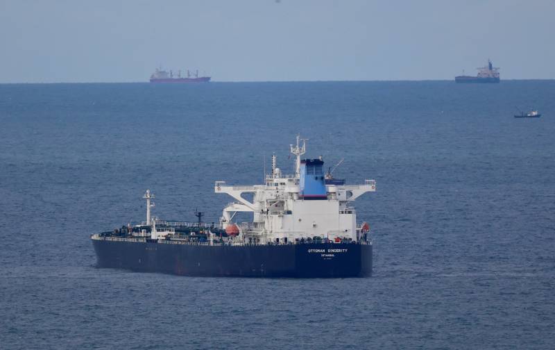 Turkey seeks proof of insurance from Russian oil tankers