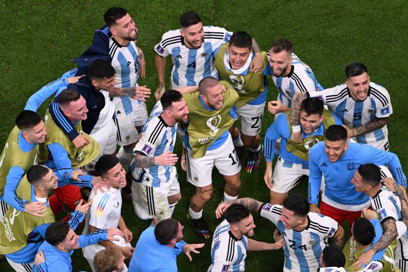 Argentina beat Dutch and go into semis after late-night drama