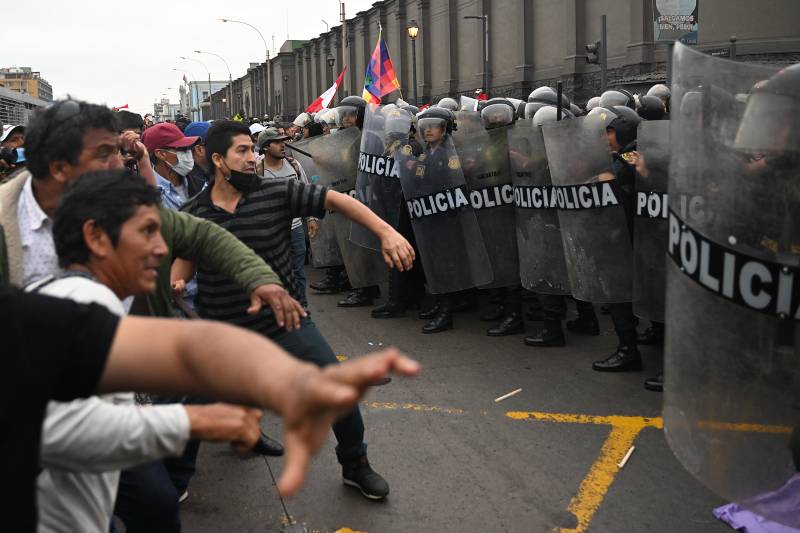 Supporters of Peruvian former President Pedro Castillo clash with the police to reach the Lima Prefecture, where Castillo is under detention, in Lima, on December 7, 2022. Peru's President Pedro Castillo dissolved Congress on December 7, 2022, announced a curfew and said he will form an emergency government that will rule by decree, just hours before the legislature was due to debate a motion of impeachment against him. – AFP 