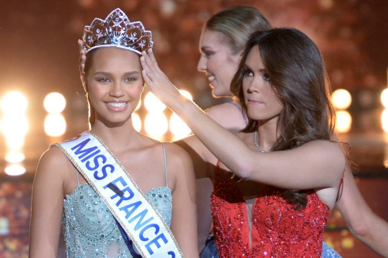 Miss France 2023 crowned after tweaked pageant fails to sway critics