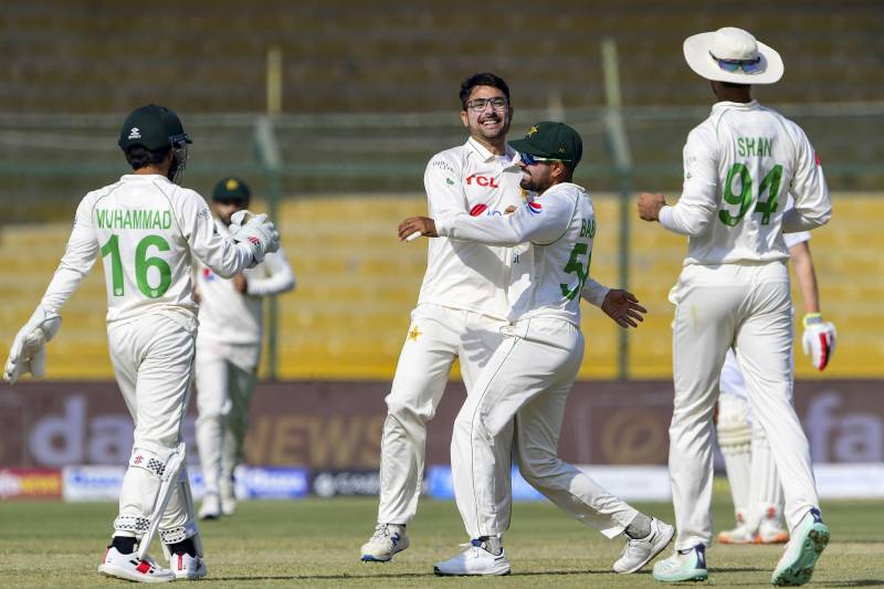 Pakistan spinners reduce napping England to 140-4 in third Test