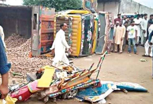 seven people including two students were killed in two different road accidents triggered by fog in Gujrat and Takht Bhai on Wednesday morning,