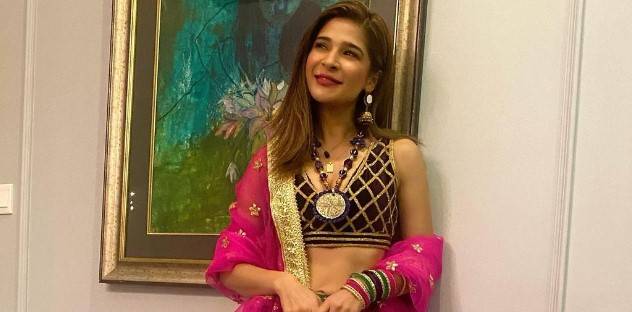 Ayesha Omer dons backless dress, says ready for motherhood