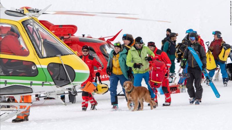 Rescuers search for skiers after Austria avalanche