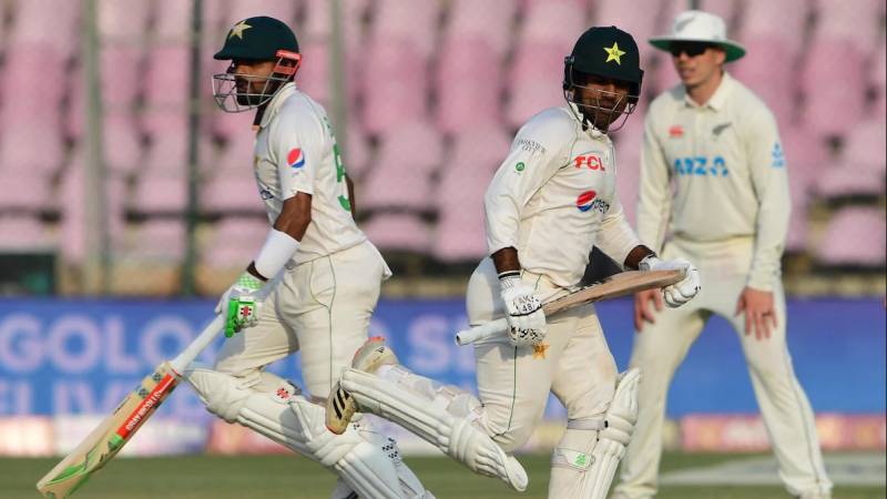 Azam and Sarfaraz punish sloppy New Zealand in first Test