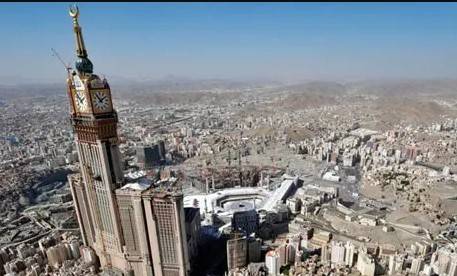 Multi-storied building of Umrah pilgrims vacated after tilting in Macca 