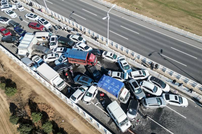 One dead in China highway pile-up involving hundreds of cars