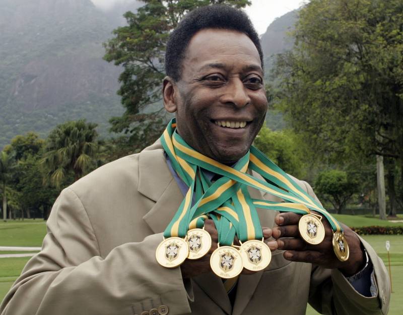 Brazilian football legend King Pele dead at 82