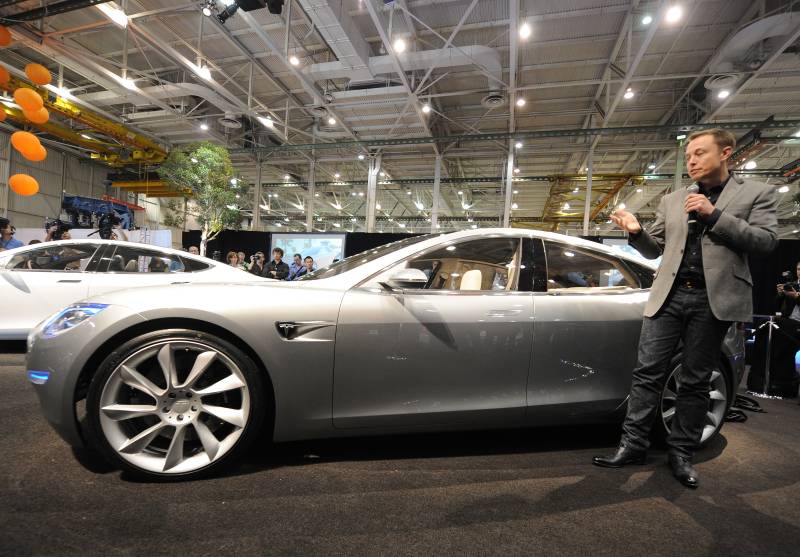 Between new rivals and a distracted boss, Tesla suffers on Wall Street