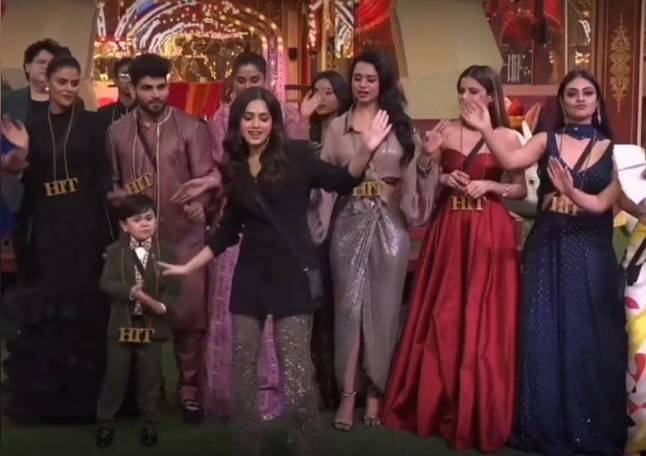 Bigg boss contestants recreate Ayesha’s dance moves on ‘Mera Dil Ye Pukary Aaja’