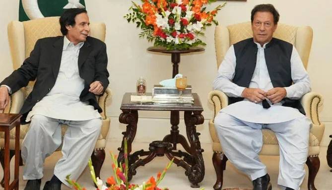 Imran asks PTI leaders to keep eye on 'untrustworthy' Parvaiz Elahi