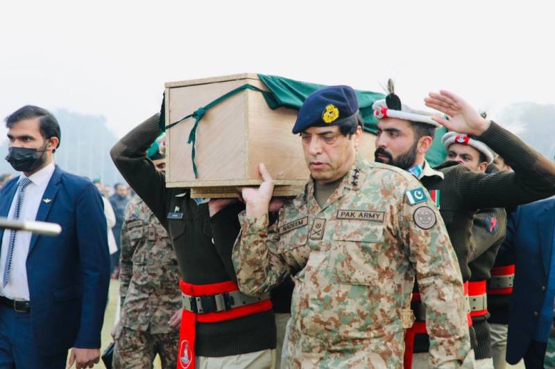 DG ISI attends funeral prayers for martyred CTD officers