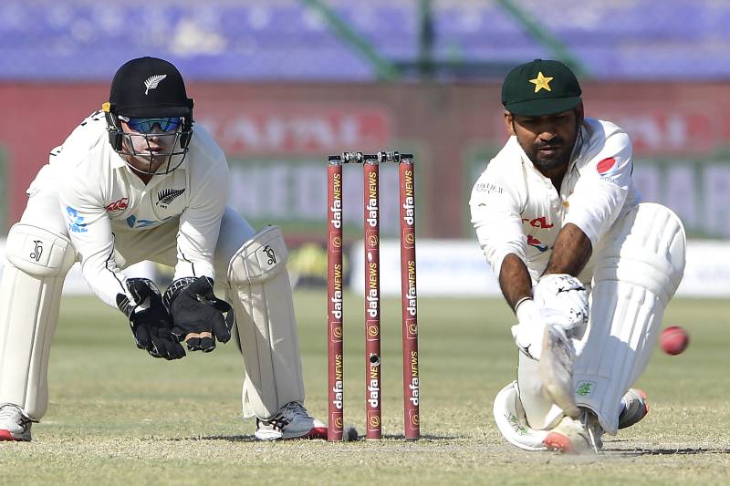 Sarfaraz's century helps Pakistan earn draw against New Zealand 