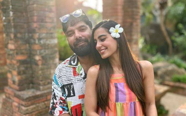 Fun times: Iqra Aziz and Yasir Hussain with friends 