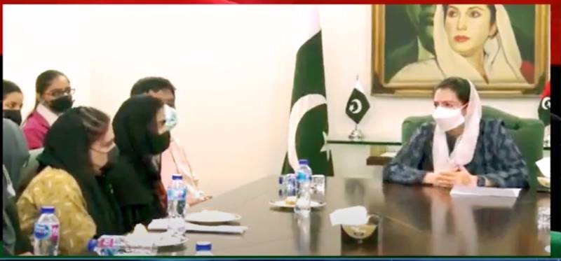 Delegation of Lyari Girls Café meets Aseefa Bhutto in Karachi  