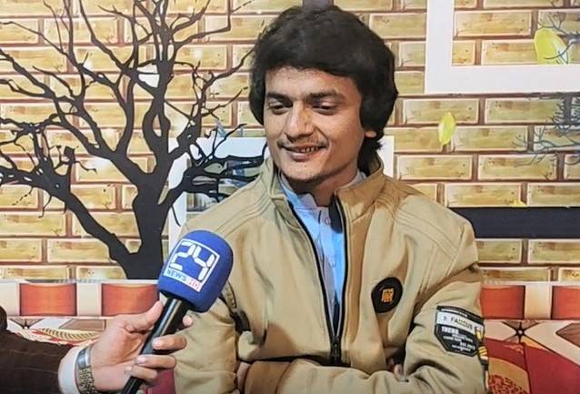 Sindhi singer Sajjad Ali Solangi gains fame overnight 