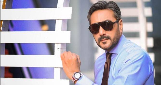 Cool player: Adnan Siddiqui treats fans by playing flute 