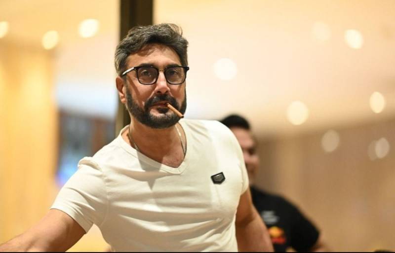 Adnan Siddiqui mesmerizes fans again playing flute