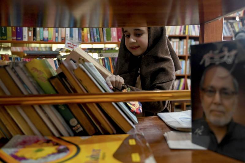 Library thrives in Pakistan's 'wild west' gun market town