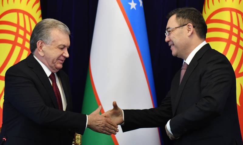 Kyrgyz President Sadyr Japarov (R) and Uzbek President Shavkat Mirziyoyev shake hands during a joint press conference following their talks at the Ala-Archa state residence in Bishkek. AFP