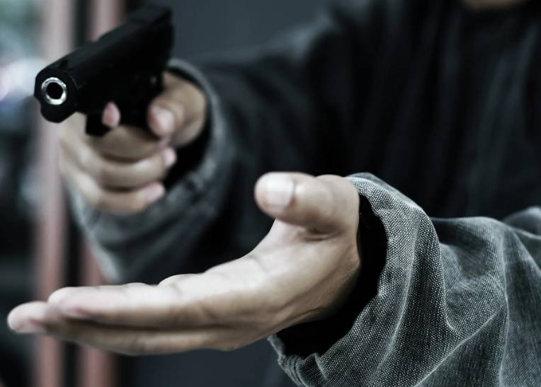 Armed men rob students at Karachi coaching centre