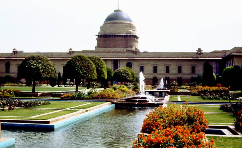 Mughal Gardens at Indian President Residency Rashtrapati Bhavan renamed “Amrit Udyan”