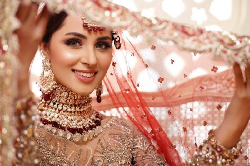 Nimra Khan’s endless bridal dress leaves no space for groom