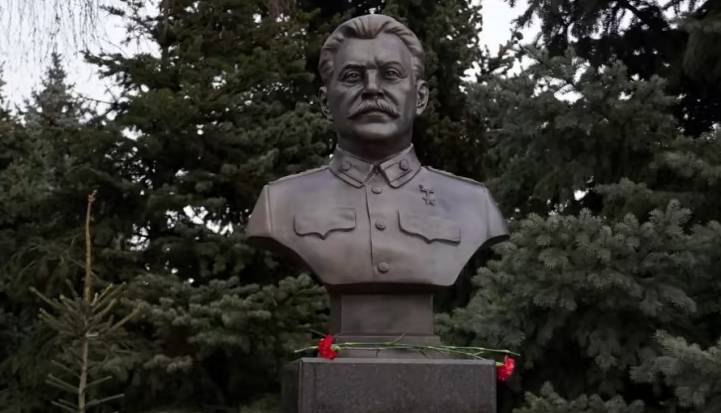 Russia unveils Stalin bust ahead of WWII commemorations