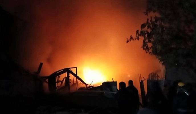 Fire breaks out in Karachi furniture warehouse