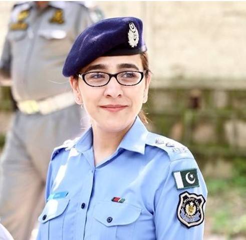 ASP Amna Baig curious about Hazim Bangwar’s skincare routine