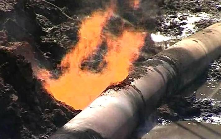 Gas pipeline explodes in Shikarpur