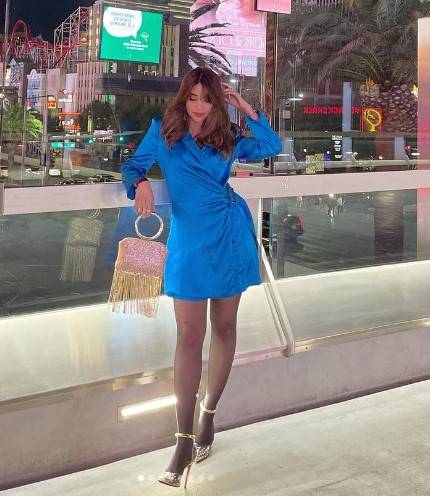 Saboor Ali mercilessly trolled for wearing midi outfit in Vegas